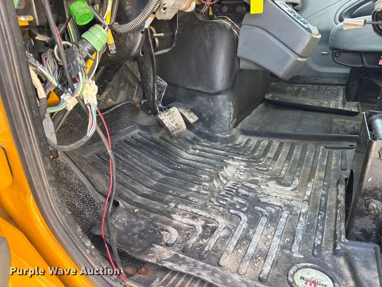 image for item DO2371 2007 International 7400 dump truck