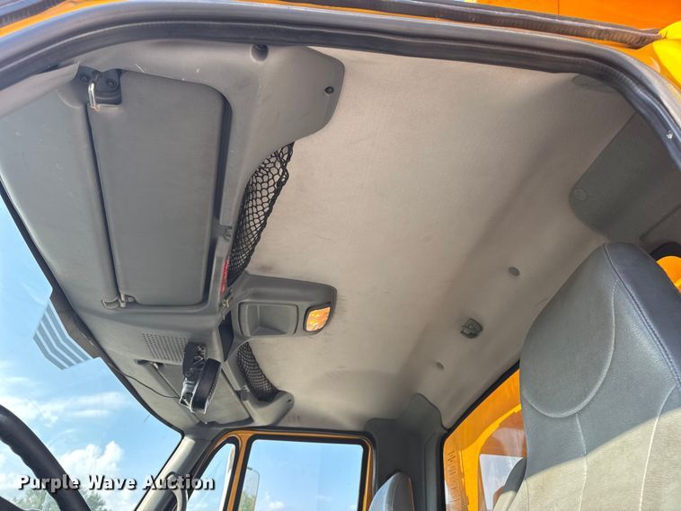 image for item DO2371 2007 International 7400 dump truck