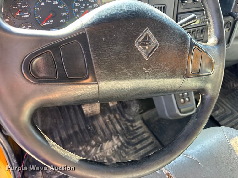 image for item DO2371 2007 International 7400 dump truck