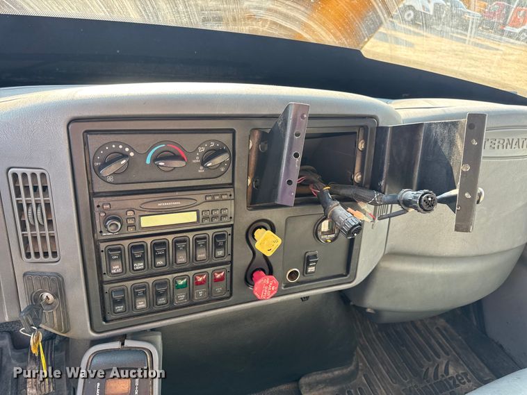 image for item DO2371 2007 International 7400 dump truck