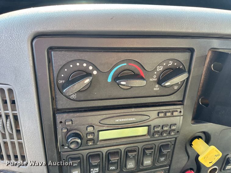 image for item DO2371 2007 International 7400 dump truck