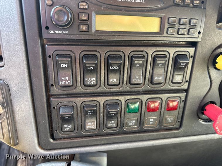 image for item DO2371 2007 International 7400 dump truck