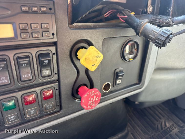 image for item DO2371 2007 International 7400 dump truck