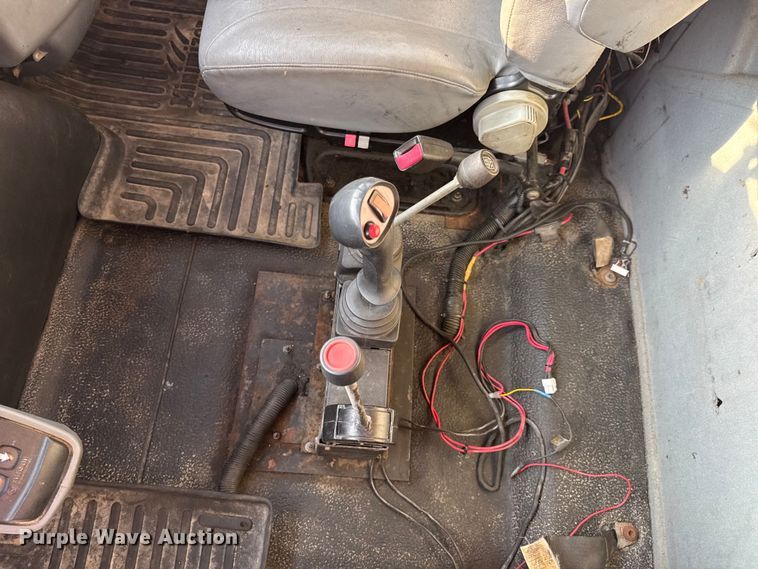 image for item DO2371 2007 International 7400 dump truck