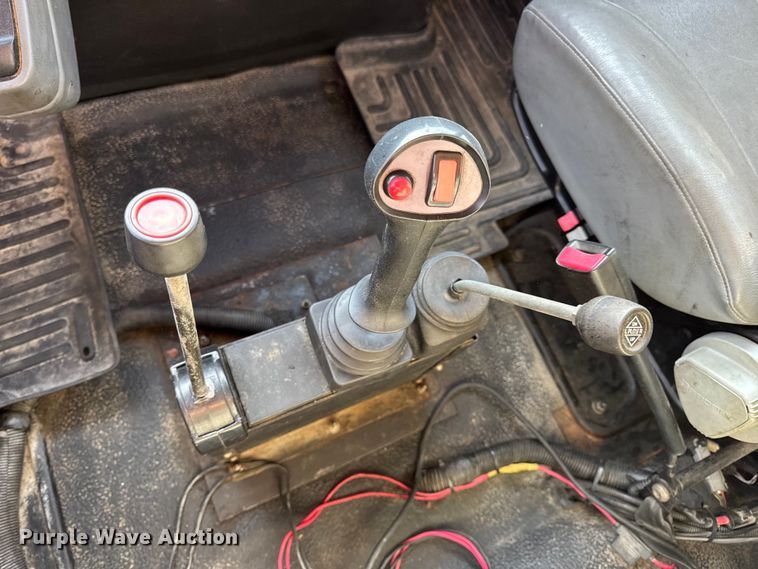 image for item DO2371 2007 International 7400 dump truck