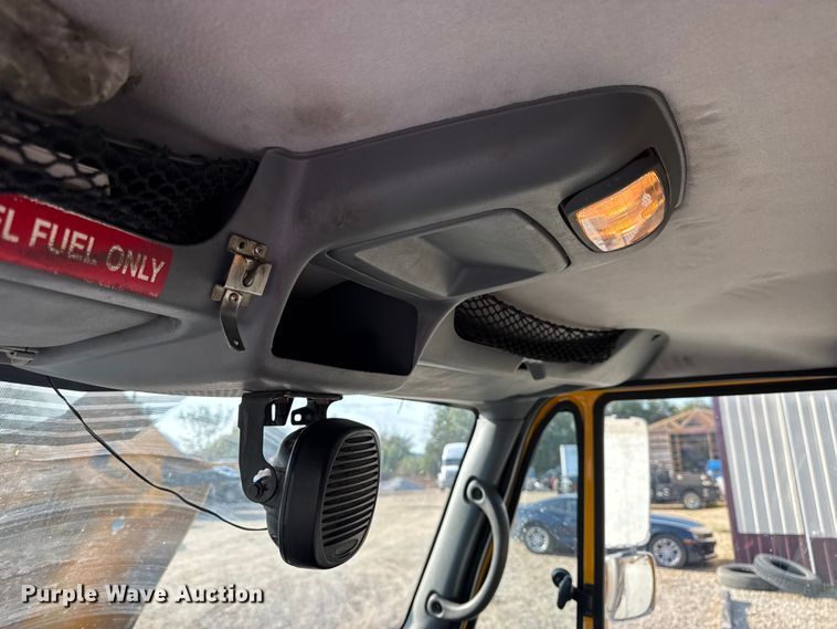 image for item DO2371 2007 International 7400 dump truck