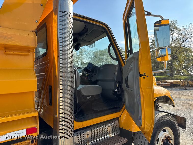 image for item DO2371 2007 International 7400 dump truck