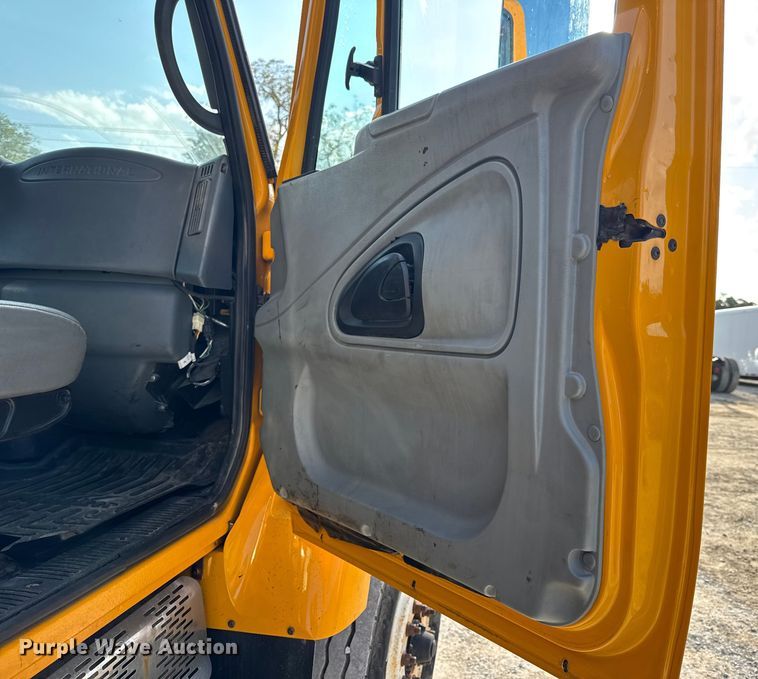 image for item DO2371 2007 International 7400 dump truck