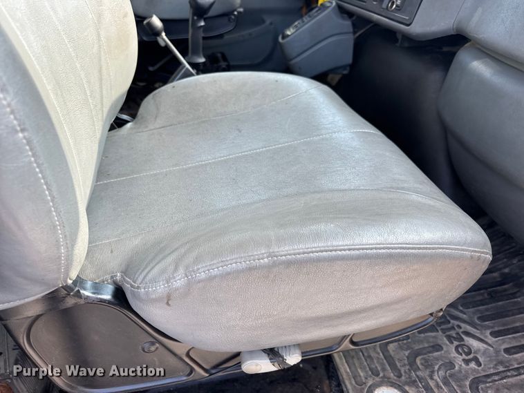 image for item DO2371 2007 International 7400 dump truck