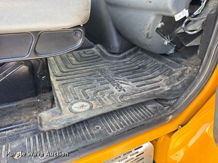 image for item DO2371 2007 International 7400 dump truck