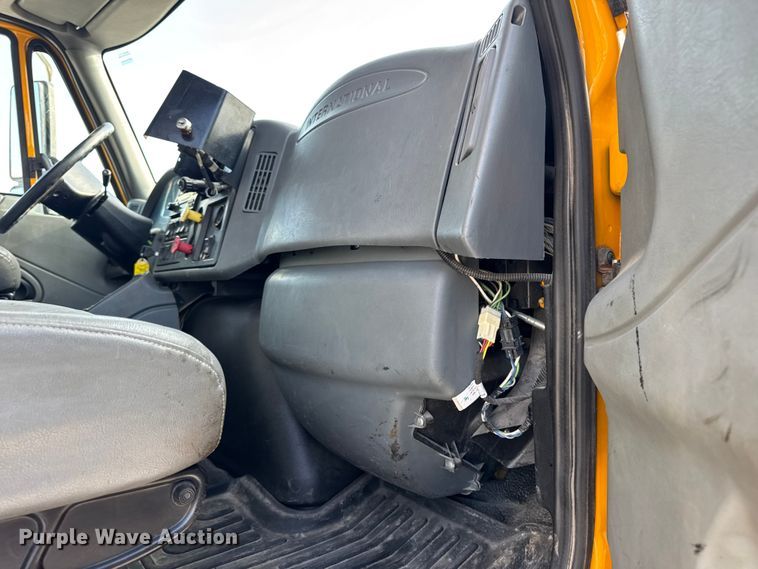 image for item DO2371 2007 International 7400 dump truck