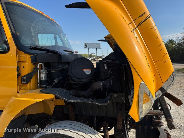 image for item DO2371 2007 International 7400 dump truck