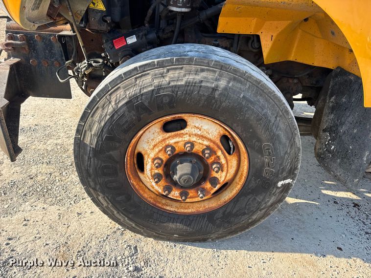 image for item DO2371 2007 International 7400 dump truck