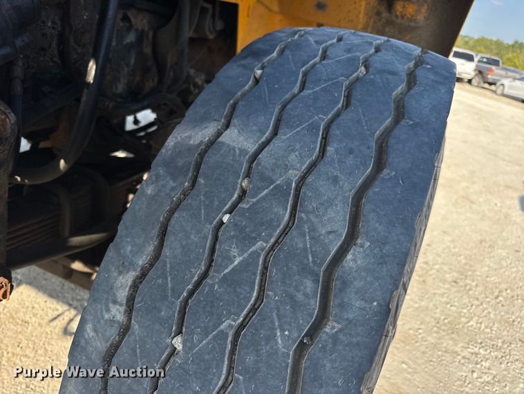 image for item DO2371 2007 International 7400 dump truck