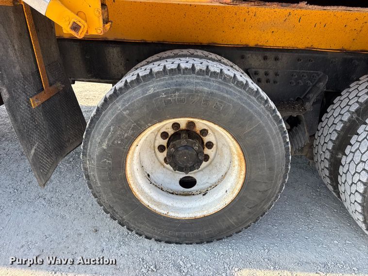 image for item DO2371 2007 International 7400 dump truck