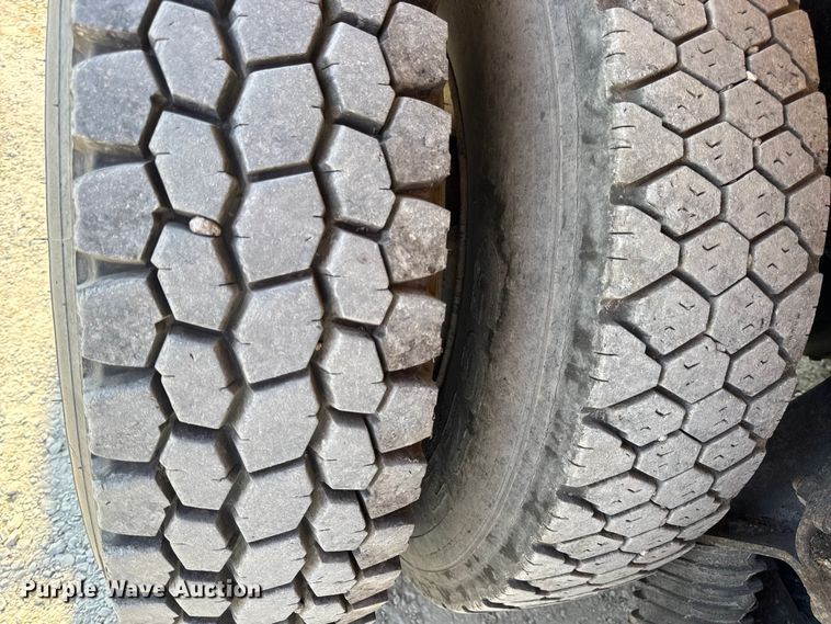 image for item DO2371 2007 International 7400 dump truck