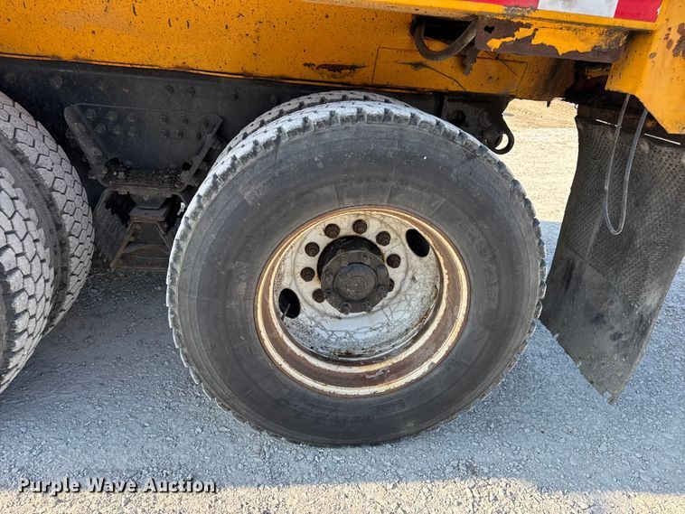 image for item DO2371 2007 International 7400 dump truck