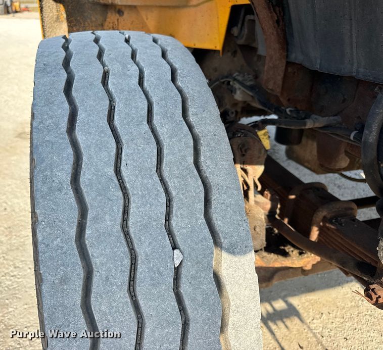 image for item DO2371 2007 International 7400 dump truck