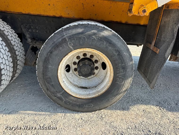 image for item DO2371 2007 International 7400 dump truck