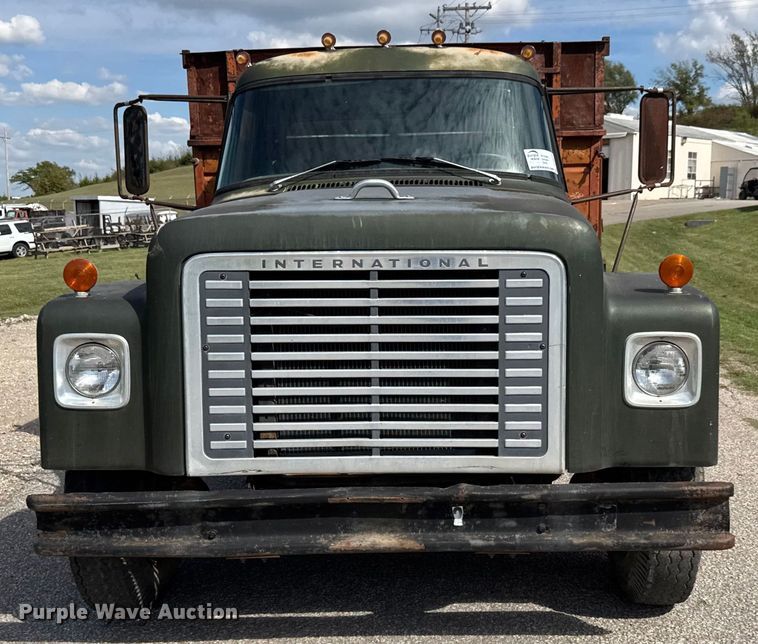 image for item DP8878 1977 International Loadstar 1600 grain truck