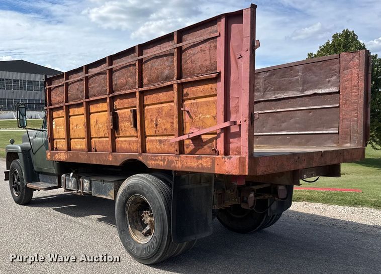 image for item DP8878 1977 International Loadstar 1600 grain truck