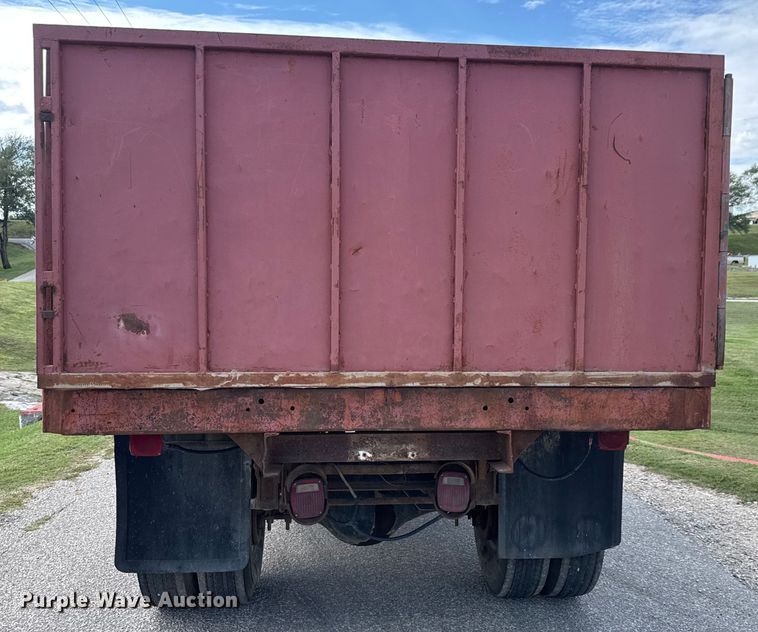 image for item DP8878 1977 International Loadstar 1600 grain truck