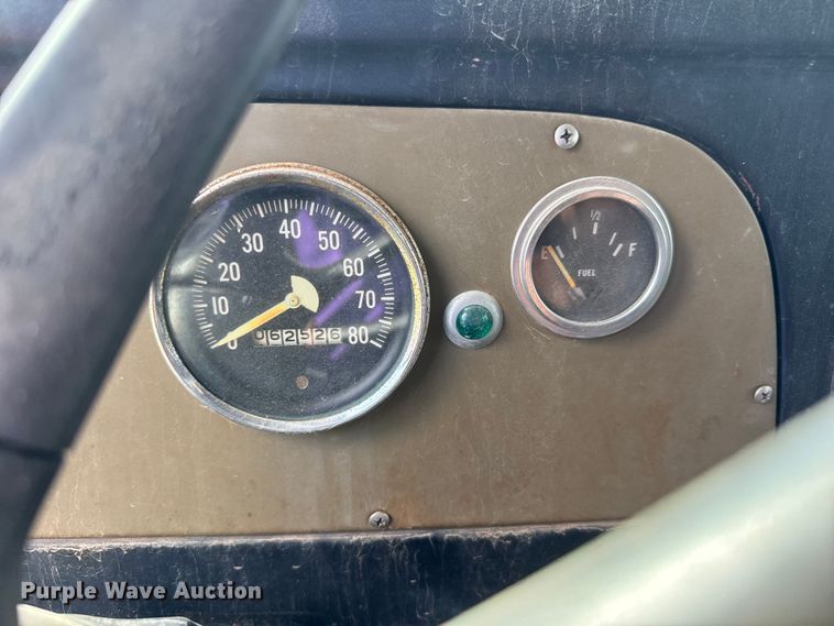 image for item DP8878 1977 International Loadstar 1600 grain truck