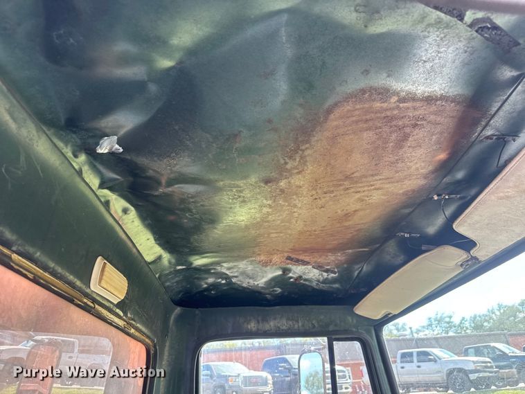 image for item DP8878 1977 International Loadstar 1600 grain truck