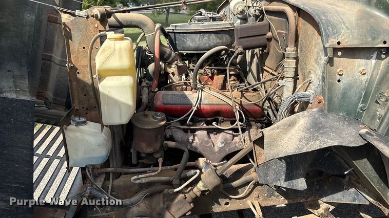 image for item DP8878 1977 International Loadstar 1600 grain truck