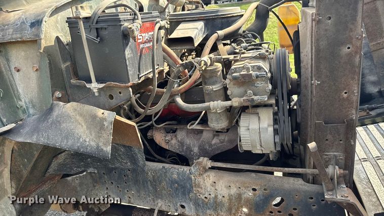 image for item DP8878 1977 International Loadstar 1600 grain truck