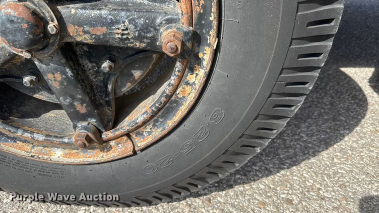 image for item DP8878 1977 International Loadstar 1600 grain truck