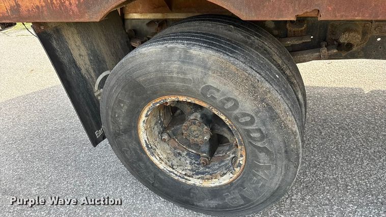 image for item DP8878 1977 International Loadstar 1600 grain truck