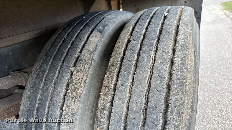 image for item DP8878 1977 International Loadstar 1600 grain truck