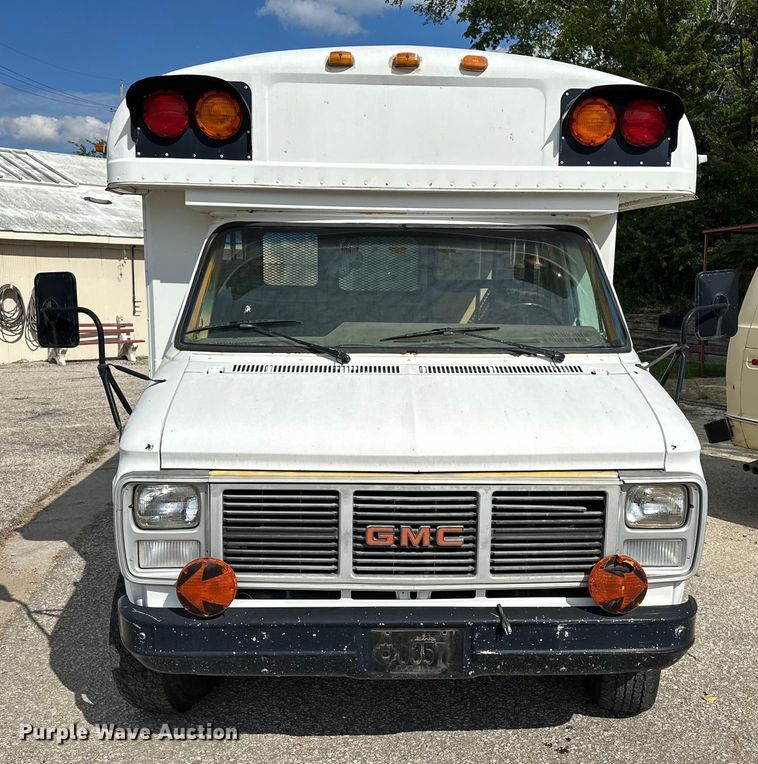 image for item DP8879 1989 GMC Vandura bus