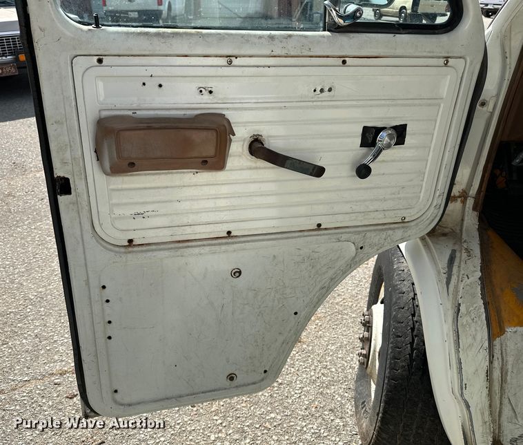 image for item DP8879 1989 GMC Vandura bus