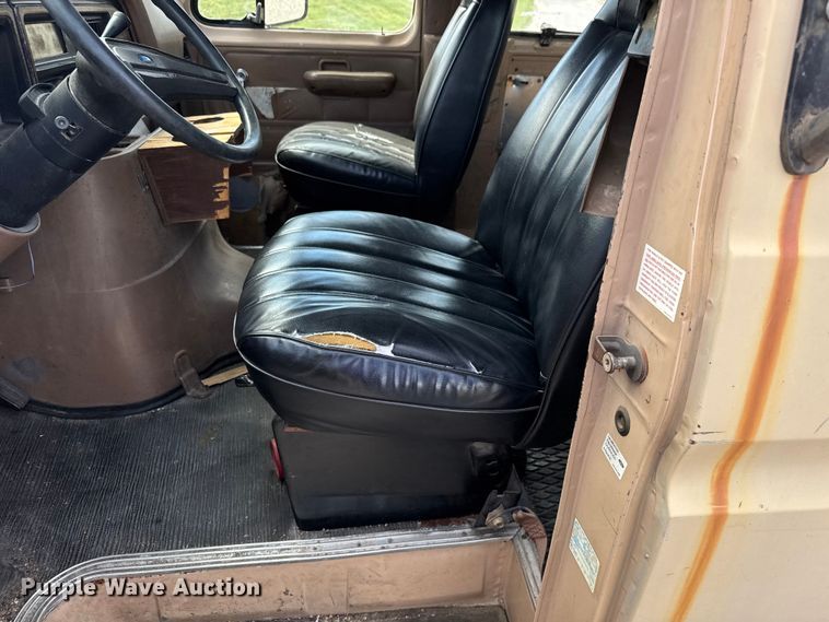 image for item DP8880 1988 Ford E250 van