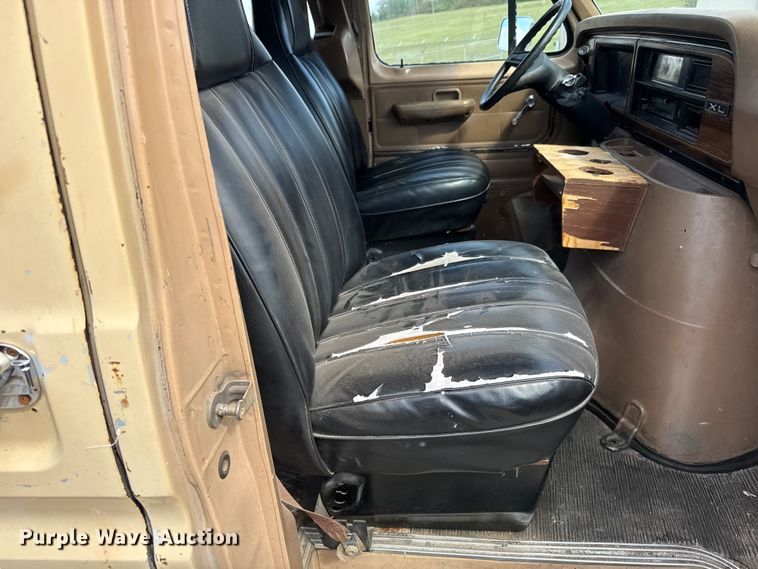 image for item DP8880 1988 Ford E250 van