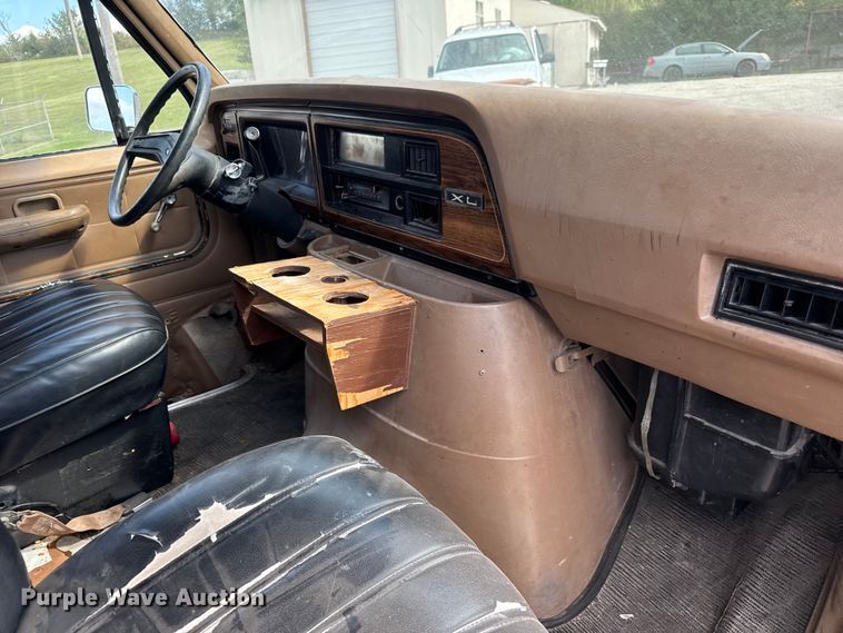 image for item DP8880 1988 Ford E250 van