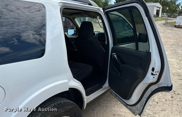 image for item DP8885 2010 Ford Explorer SUV