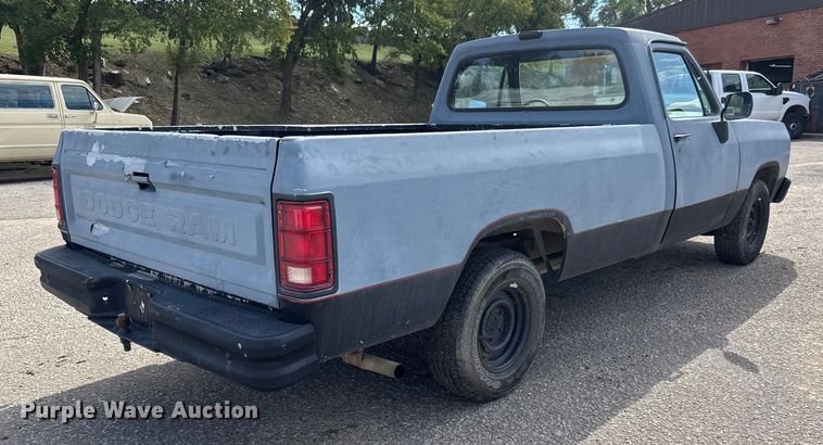 image for item DP8886 1989 Dodge D150S pickup truck