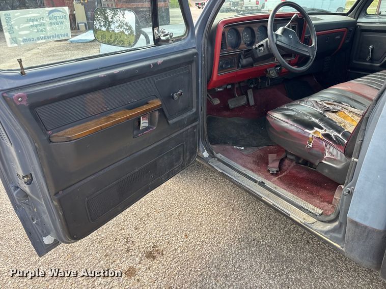 image for item DP8886 1989 Dodge D150S pickup truck