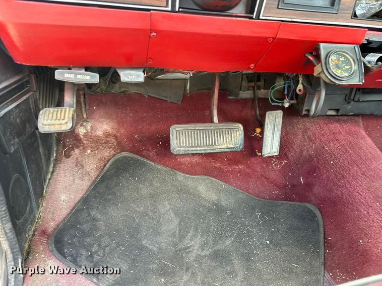 image for item DP8886 1989 Dodge D150S pickup truck