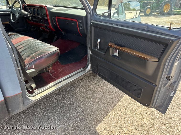 image for item DP8886 1989 Dodge D150S pickup truck