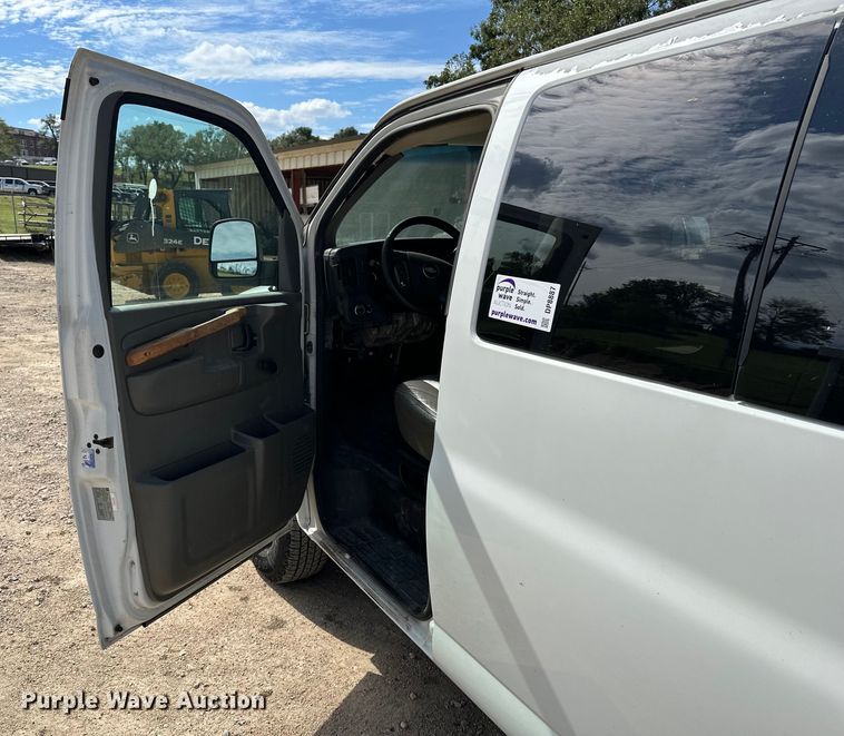 image for item DP8887 2008 Chevrolet Express 3500 van