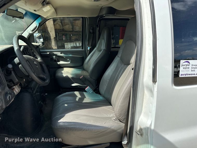 image for item DP8887 2008 Chevrolet Express 3500 van
