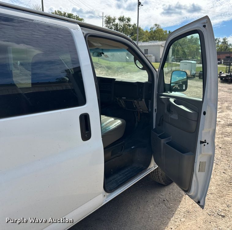 image for item DP8887 2008 Chevrolet Express 3500 van