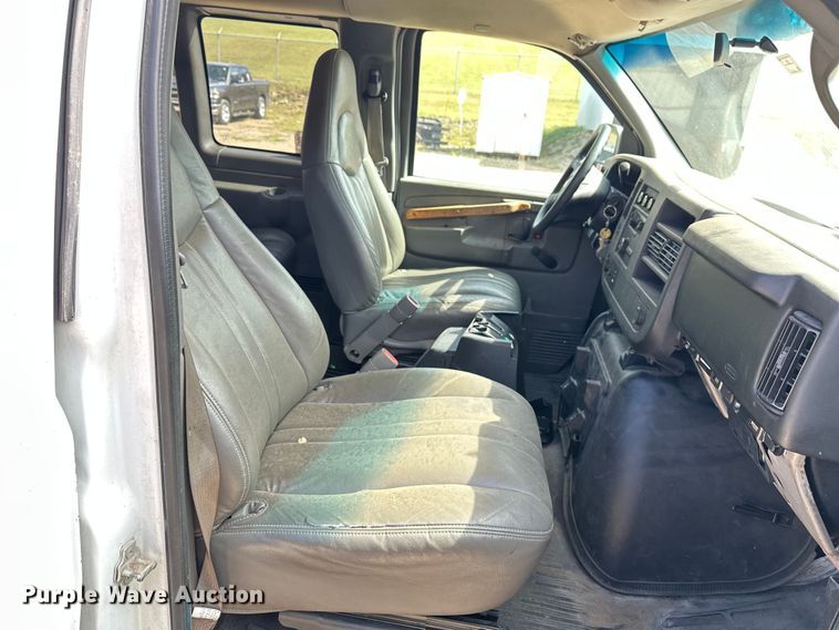 image for item DP8887 2008 Chevrolet Express 3500 van