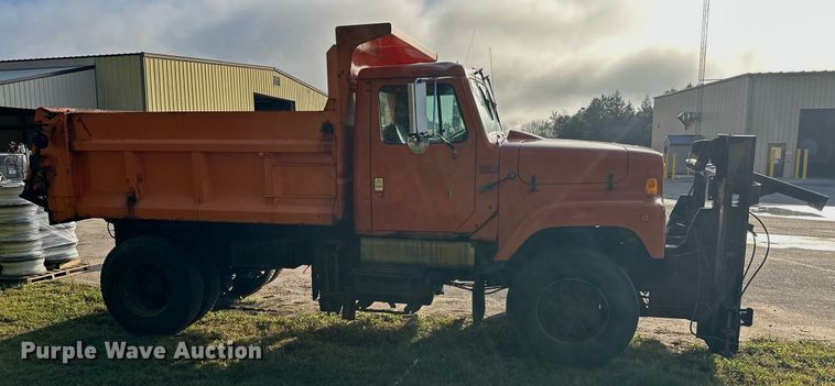 image for item DT6404 1999 International 2554 dump truck