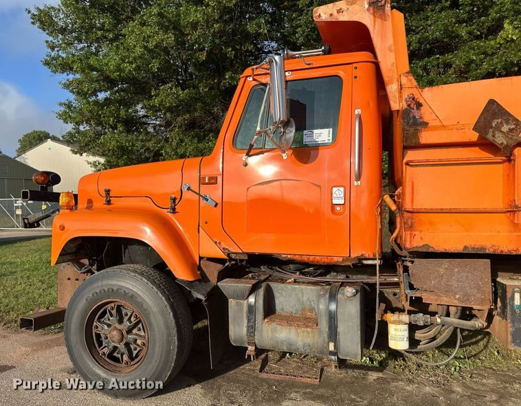 image for item DT6404 1999 International 2554 dump truck