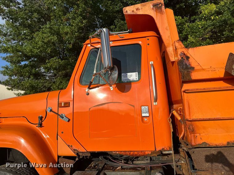 image for item DT6404 1999 International 2554 dump truck
